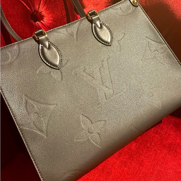 Large LV monogram leather bag. - Picture 2 of 5